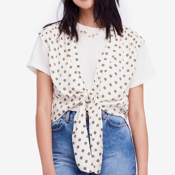 💥Free People Printed Tie-Front Top - Picture 1 of 8